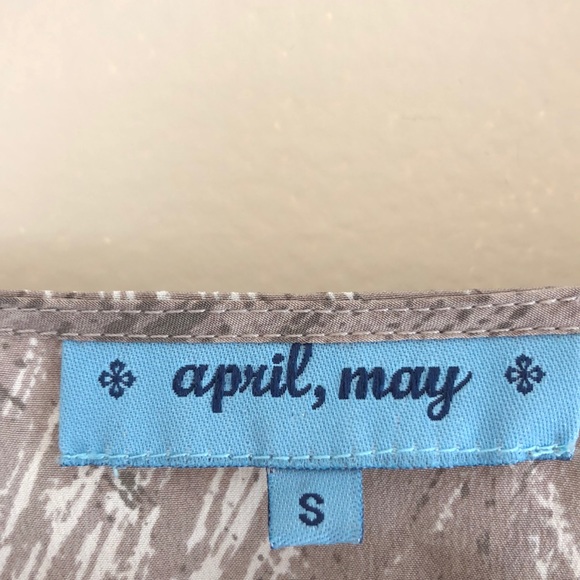 Lk NEW 💯 percent silk APRIL, MAY top size small - Picture 2 of 4